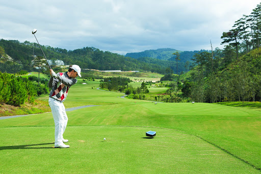 Nen chi khoang 50 trieu de co gay moi hay 20 - 30 trieu mua gay cu khi moi tap choi Golf? Nen chi khoang 50 trieu de co gay moi hay 20 - 30 trieu mua gay cu khi moi tap choi Golf?