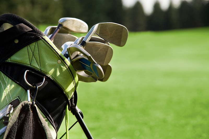Bộ gậy golf tiêu chuẩn thường có 12 cây
