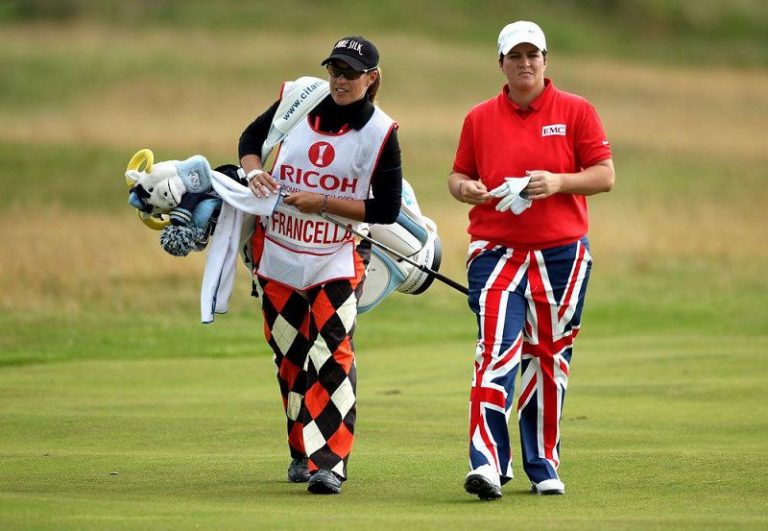 Caddie Golf Là Gì? Những Điều Bạn Chưa Biết Về Nghề Caddy