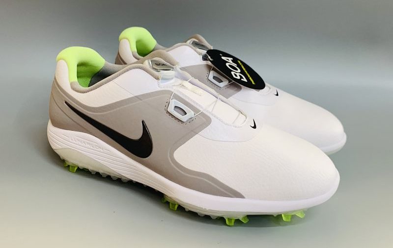Hình ảnh giày golf nam Nike được thiết kế tinh tế, trẻ trung