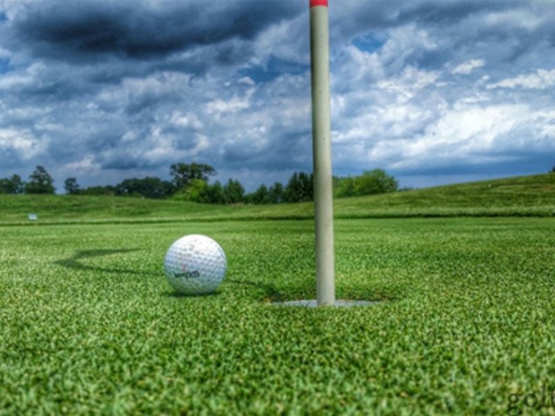 Par trong golf là số gậy tiêu chuẩn dự kiến golfer thực hiện để chinh phục hố golf, vòng golf