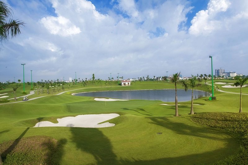 Sân golf Long Biên không chỉ là nơi luyện tập mà còn để giao lưu, học hỏi kinh nghiệm 