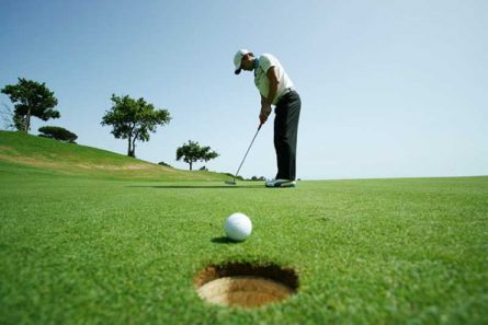 Với những golfer có tốc độ swing mạnh chuyên gia khuyến cáo nên lựa chọn mẫu gậy có độ loft thấp để tránh xoáy bóng
