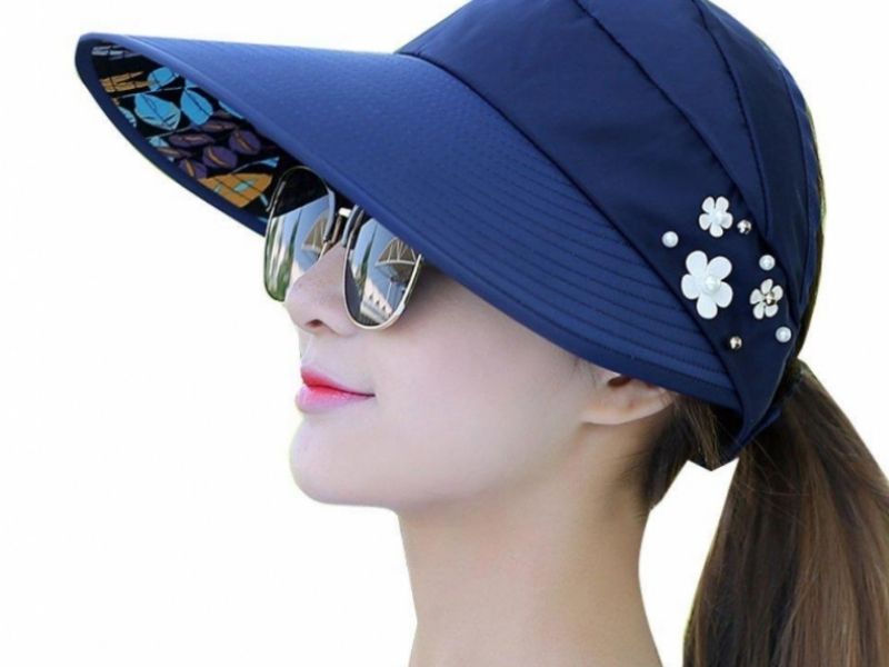 Mũ rộng vành chắn nắng được nhiều nữ golfer lựa chọn