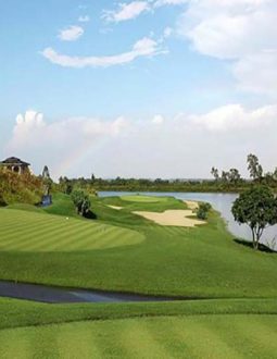 Sân golf có thiết kế phong cảnh sơn thủy hữu tình tuyệt đẹp