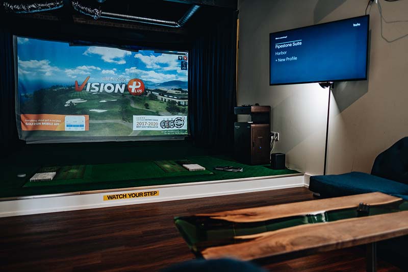 Phòng golf 3D được trang bị sẵn để test gậy tại showroom