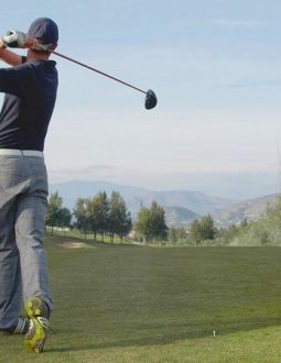 Giá sân golf sẽ chênh lệch giữa hội viên và khách vãng lai