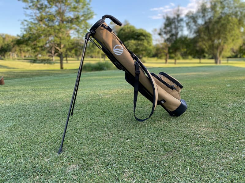 Túi đựng gậy golf cần thiết với mọi người chơi