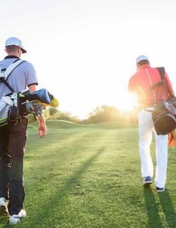 Gậy golf sẽ được bảo vệ tốt khi golfer dùng túi golf chuyên dụng chất lượng cao