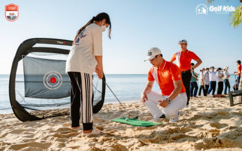 dạy golf cho trẻ em tại Phú Quốc