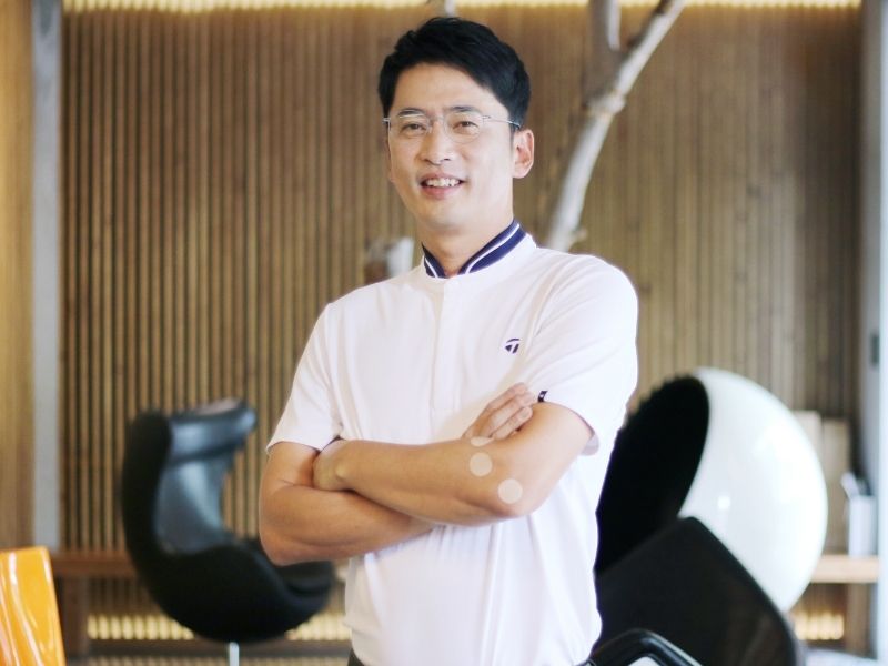 Huấn luyện Lee là thầy dạy golf chuyên nghiệp hàng đầu tại Hà Nội