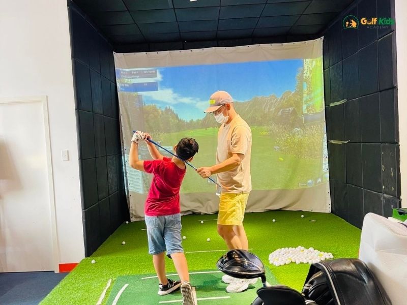 Khóa học golf trải nghiệm cho học viên nhí gồm 5 buổi