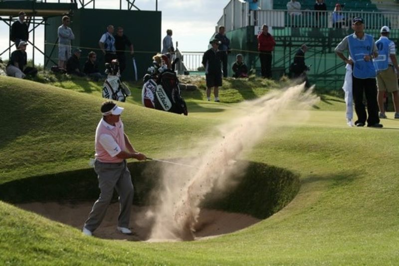 Golfer cần lưu ý về tư thế và lực đánh chuẩn nhất để cứu bóng khỏi bunker