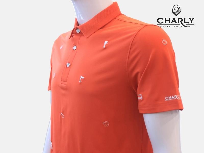 Thiết kế polo với phân tay áo logo Charly đơn giản nhưng tinh tế