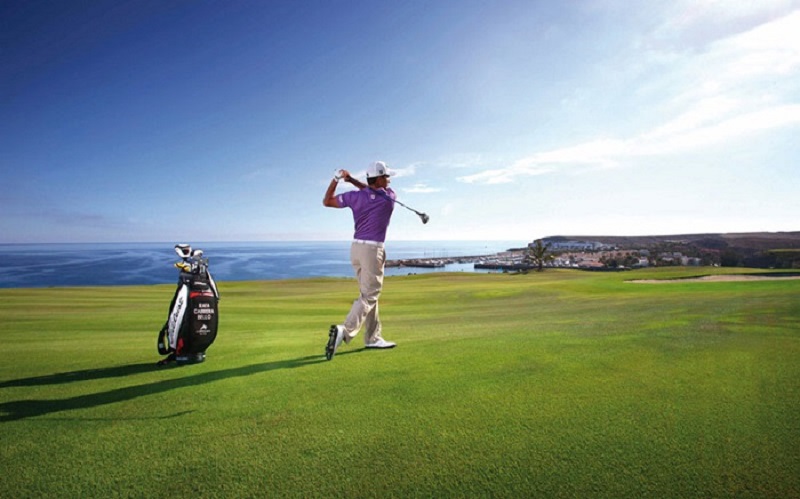 Các ứng dụng đặt sân golf online giúp người chơi dễ dàng hơn trong việc đặt lịch chơi golf