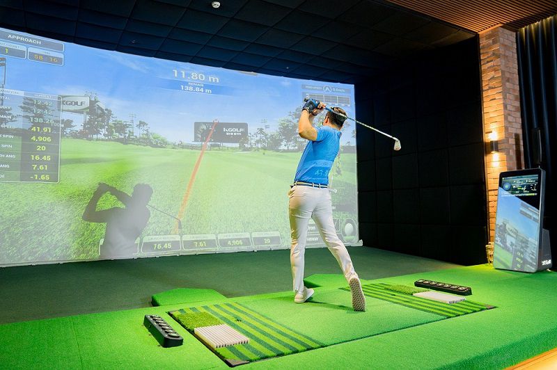 Chơi golf tại phòng 3D giúp golfer thực hiện những cú đánh chuẩn hơn
