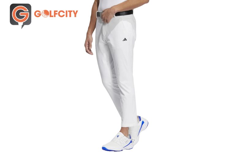 Hình ảnh quần dài nam Adidas với thiết kế đơn giản bộc lộ vẻ ngoài nam tính cho các quý ông
