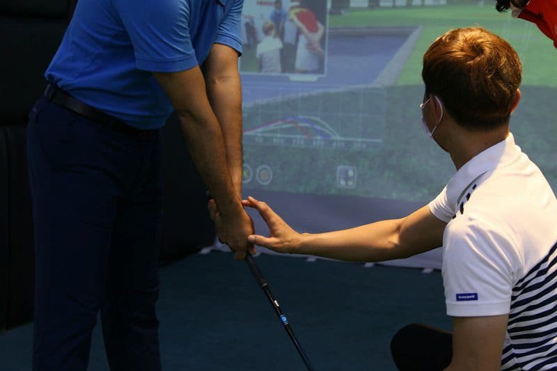 HLV sẽ hỗ trợ golfer luyện tập để cải thiện điểm số trong thời gian ngắn