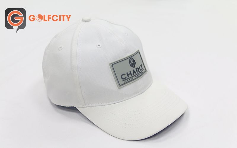 Mũ golf nam Charly VT006147 với sự cao cấp thể hiện trên từng chi tiết giúp golfer thể hiện đẳng cấp riêng