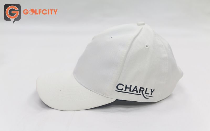 Mũ Charly trắng thêu sườn VT006139 có thiết kế đơn giản nhưng sang trọng