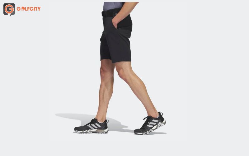 Quần short golf 9 inch nylon Tour Ultimate365 với thiết kế ống côn ôm vừa vặn và chất liệu vải cao cấp giúp quần nhẹ, mát và co giãn tốt cho người mặc sự thoải mái nhất định