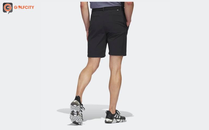 Quần short golf nam Adidas HR7919 đen là một trong những mẫu quần short đơn giản những lại hot nhất mùa hè năm nay