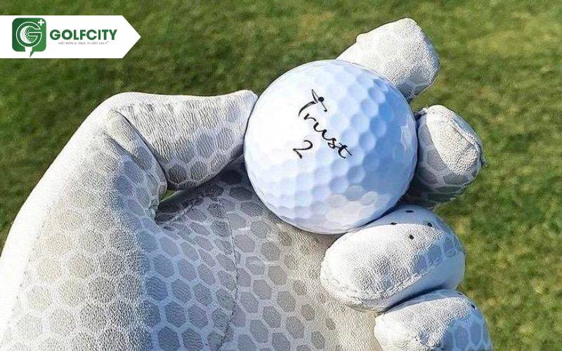 Trust Bison New phù hợp giúp tốc độ bóng của golfer nâng lên tối đa