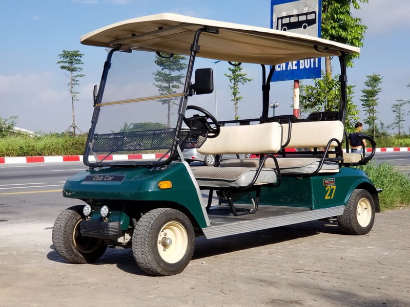 Xe điện là phương tiện di chuyển chính trên sân golf