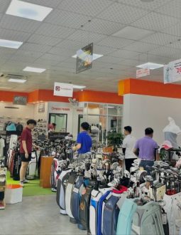 Tại GolfCity có bán nhiều sản phẩm giày golf với mức giá ưu đãi