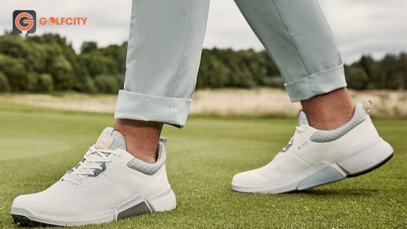 Giày tập golf nam Ecco được nhiều golfer ưa chuộng sử dụng