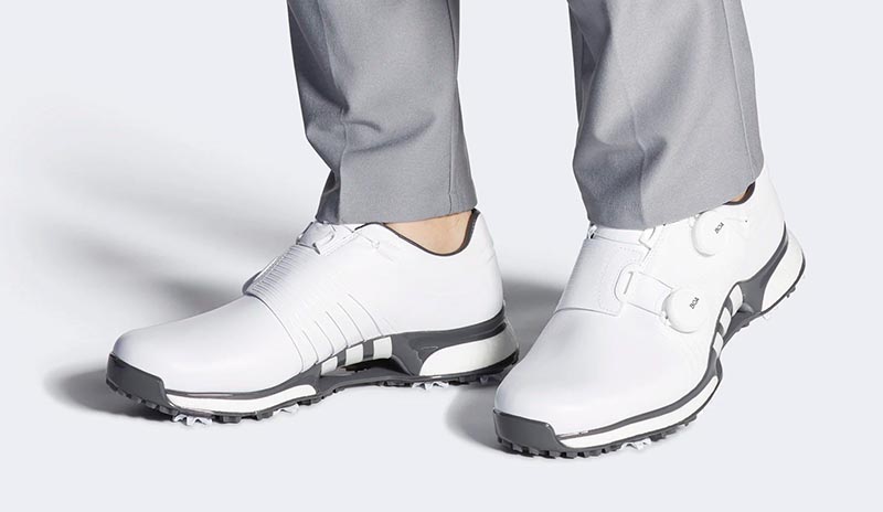 Giày golf Adidas được thiết kế để golfer có thể thực hiện động tác đánh bóng hiệu quả nhất