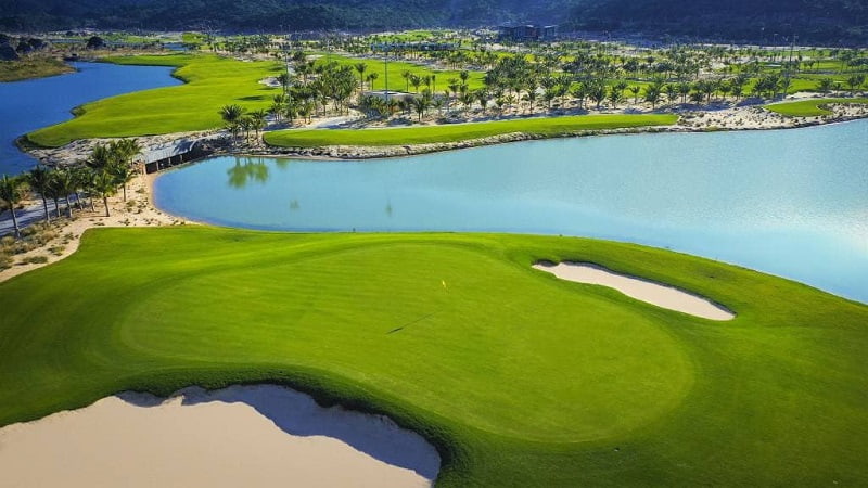 Sân golf Bình Tiên với 18 lỗ ven biển tuyệt đẹp