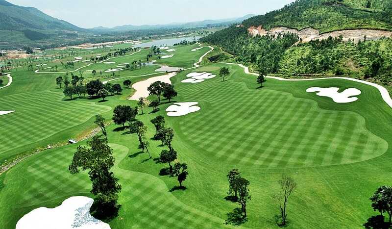 Sân golf cách thủ đô Hà Nội khoảng 40km