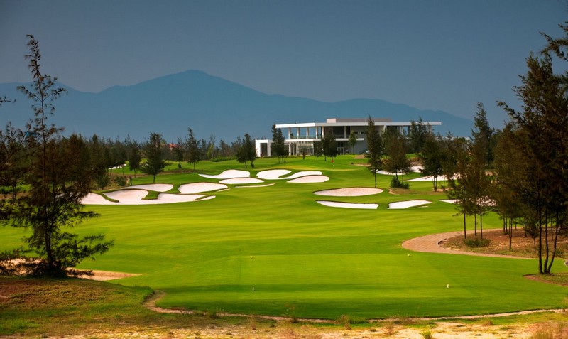 Sân golf Đầm Vạc được thiết kế với tiêu chuẩn 5 sao