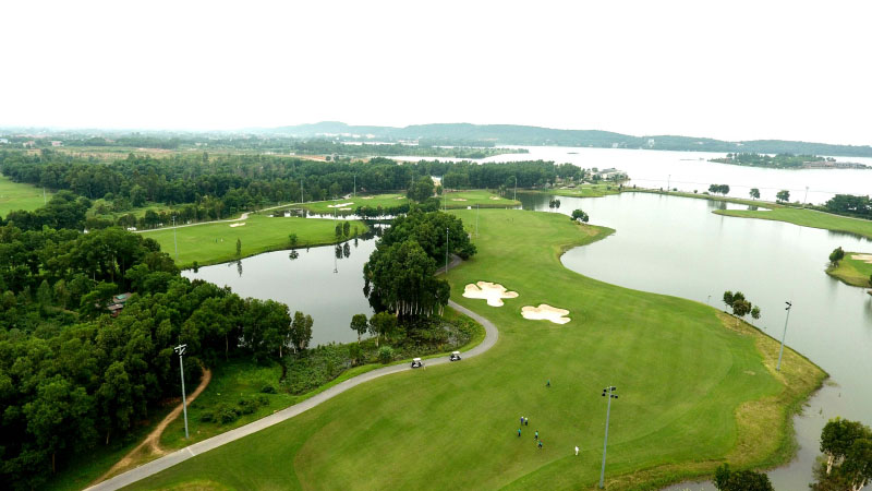 Sân golf Đại Lải do Peter Waddell và công ty Linkshape Australia thiết kế
