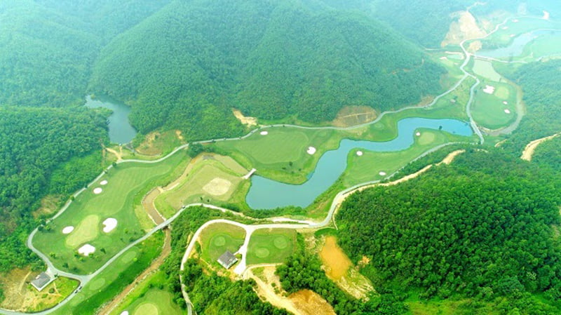 Hilltop Valley Golf Club cũng là một trong những sân golf gần Hà Nội