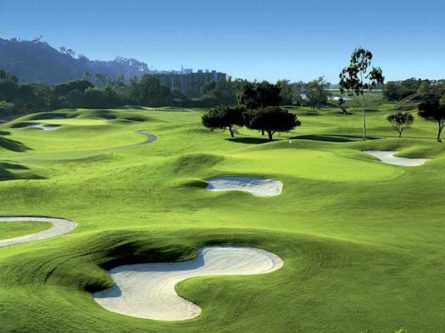 Sân golf Dalat Golf Club sở hữu khung cảnh thiên nhiên tuyệt đẹp