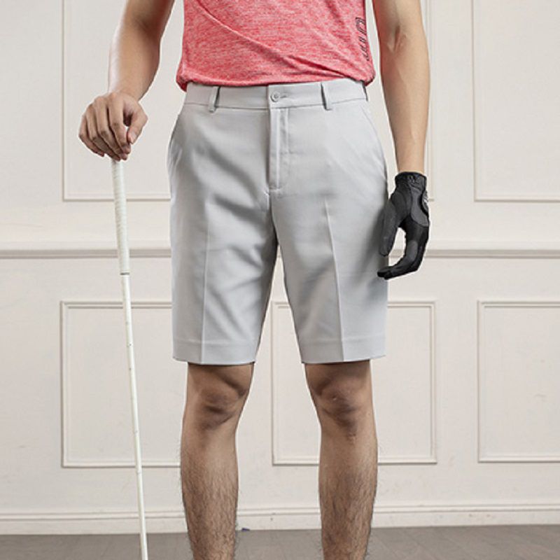 Golfer có thể mặc quần sooc nhưng chiều dài quần không được cao hơn đầu gối quá 6 inch