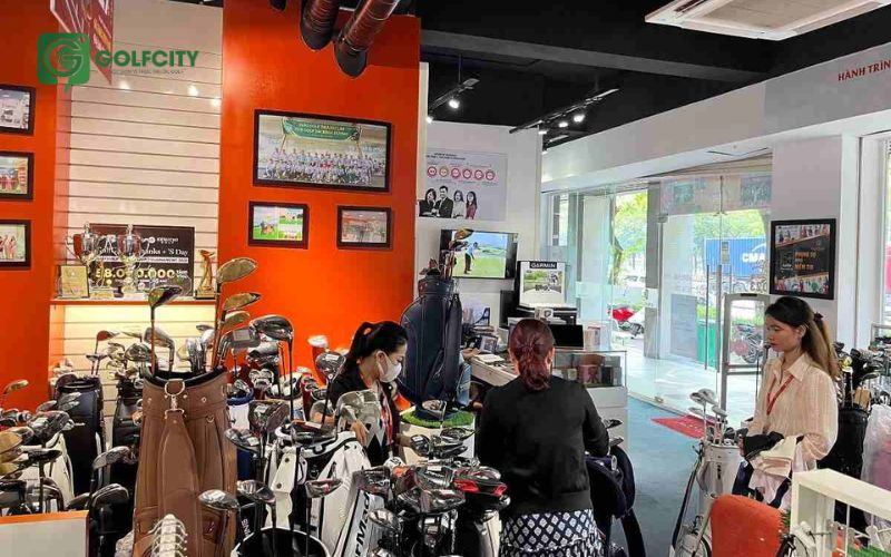 Cửa hàng GolfCity với rất nhiều mặt hàng golf
