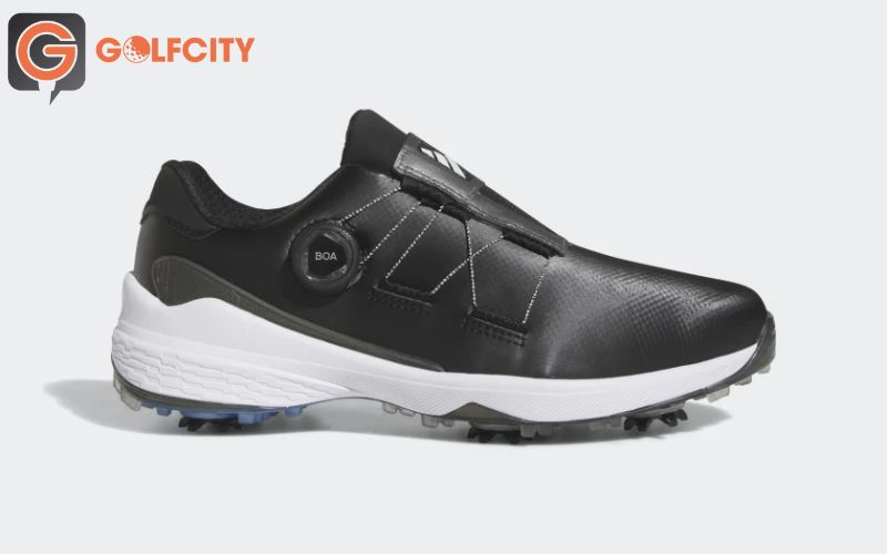 Giày golf GY9714 được trang bị đế đinh giúp golfer thực hiện động tác hiệu quả, chính xác