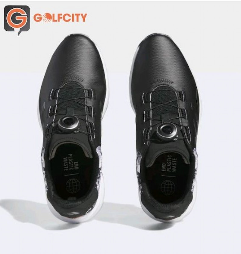 Sử dụng giày Adidas GV9412 giúp tối ưu chuyển động cho golfer