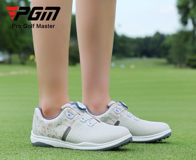 Chọn giày golf có trọng lượng phù hợp để dễ dàng di chuyển