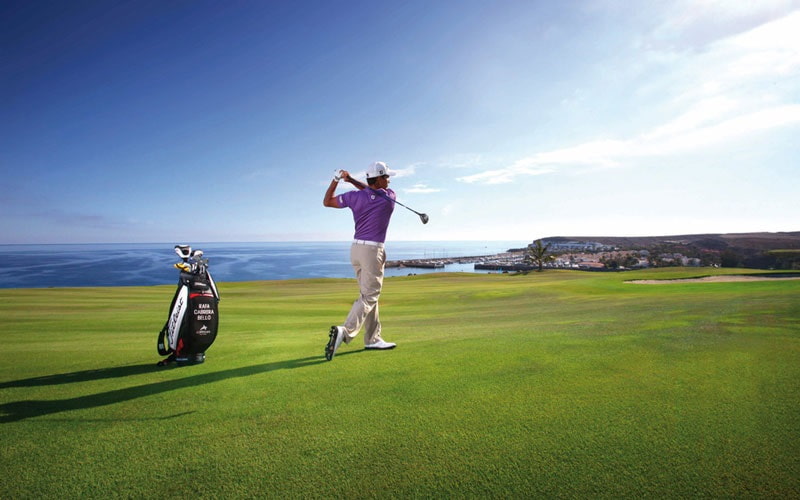 Tham gia khóa học golf sẽ giúp người chơi nâng cao trình độ đánh bóng nhanh chóng
