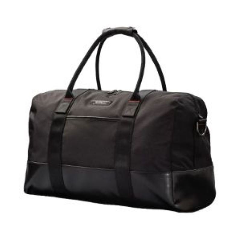 Túi quần áo golf Titleist Professional Cabin được làm từ chất liệu chống thấm nước tốt