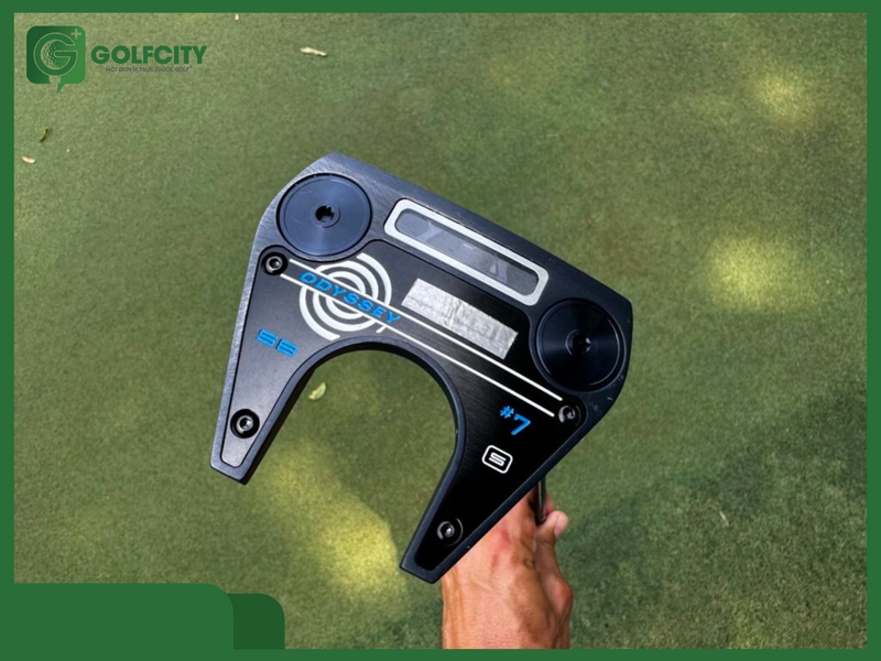 Gậy golf Putter Odyssey Ai-One #7S với công nghệ Ai giúp tăng cường khả năng đưa bóng gần lỗ tới 21%