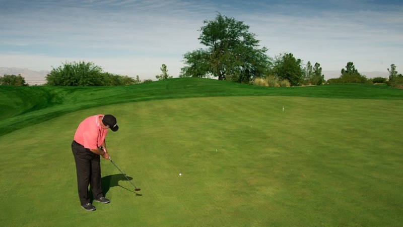 Golfer cần xác định được độ dốc tại vùng green
