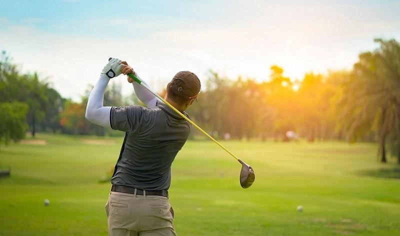 Ống tay chống nắng golf là phụ kiện quan trọng để golfer bảo vệ làn da