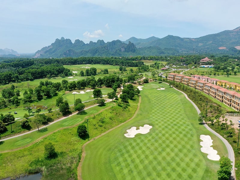 Sân tập Golf Đảo Sen với không khí trong lành