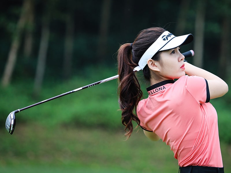 Những bộ gậy golf nữ cũ có thiết kế bắt mắt và hiệu suất đánh gần bằng gậy mới