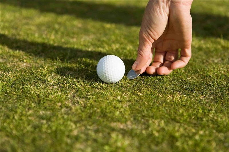 Luật golf đã quy định rõ ràng khi mark vị trí bóng golf